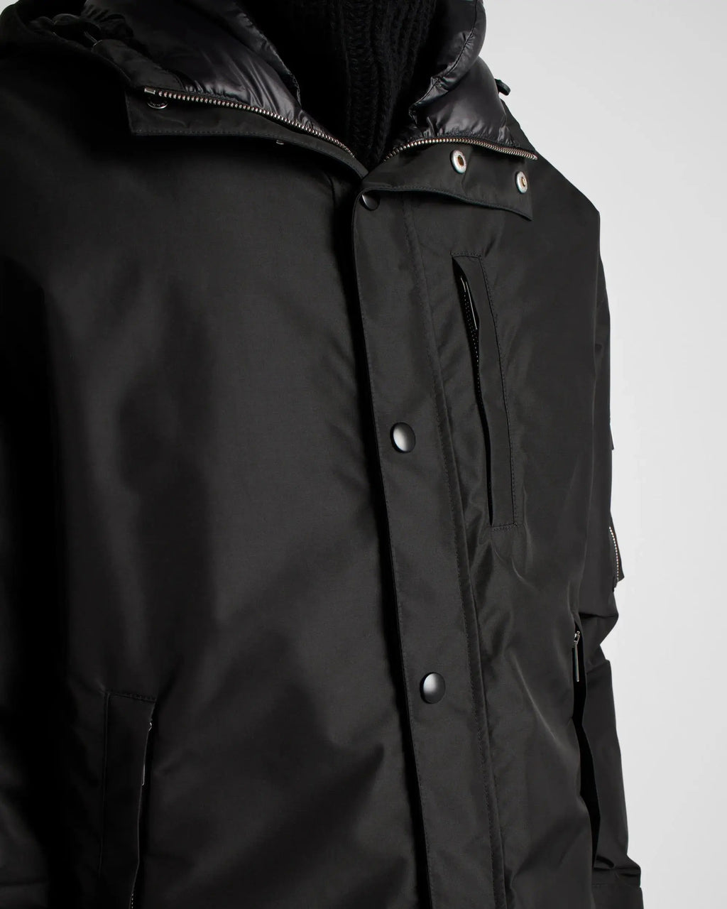 Doudoune à capuche en tissu technique Prada